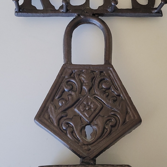 Rustic Keys Rack Home Decor - Picture 3 of 5